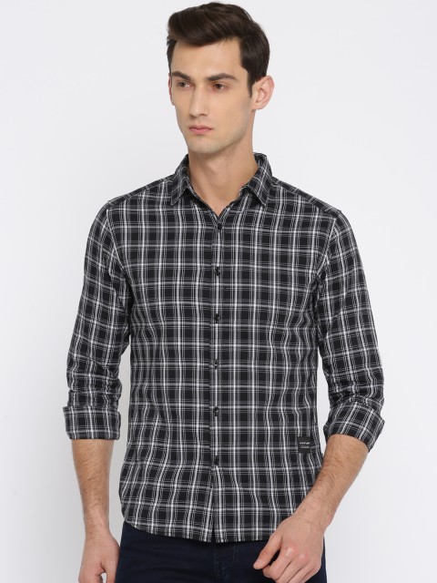 

Levis Men Black & White Regular Fit Checked Casual Shirt