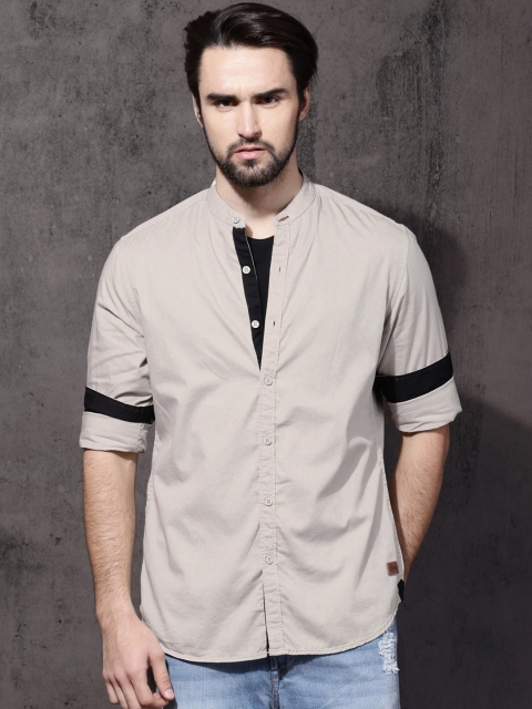 

Roadster Men Grey Regular Fit Solid Casual Shirt