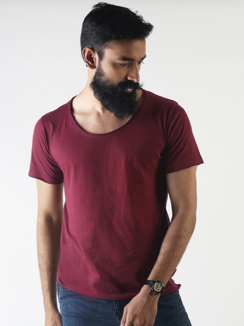

Blue Saint Men Maroon Solid Round Neck T-shirt