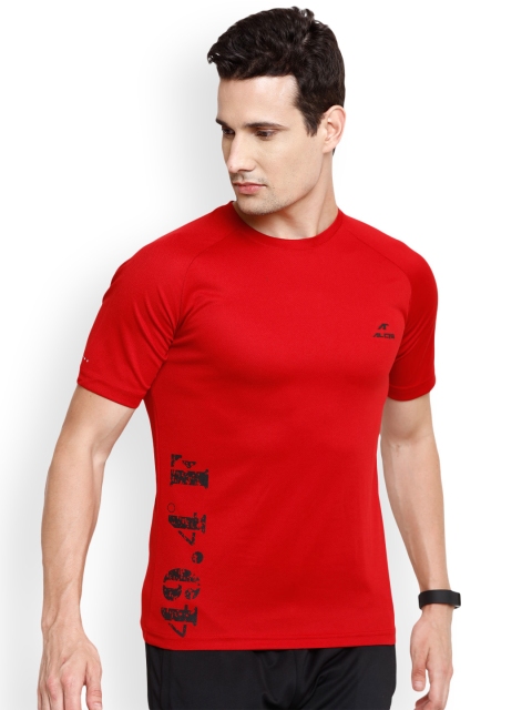 

Alcis Men Red Solid Round Neck T-shirt with Printed Detail