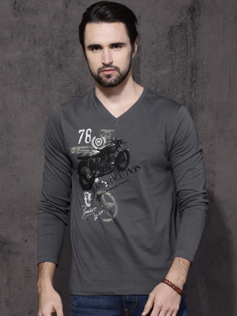 

Roadster Men Grey Printed V-Neck T-shirt