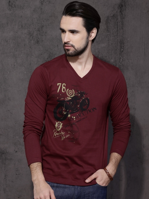 

Roadster Men Maroon Printed V-Neck T-shirt