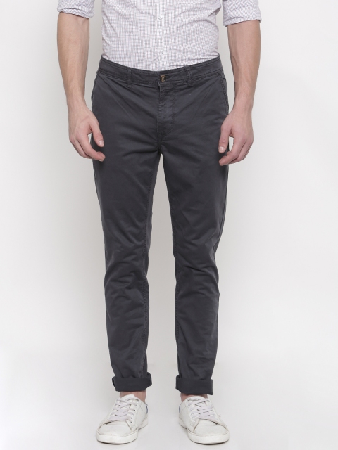 

UCLA Men Charcoal Grey Slim Fit Solid Chinos