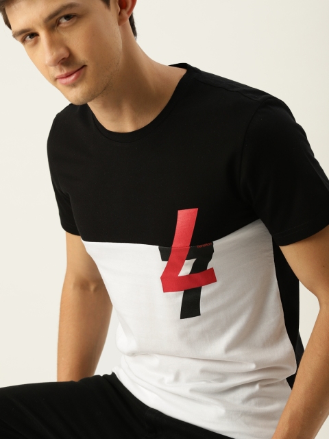 

United Colors of Benetton Men White & Black Colourblocked Round Neck T-shirt