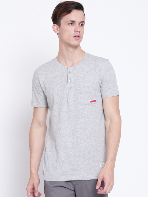 

United Colors of Benetton Men Grey Melange Solid Henley Neck T-shirt