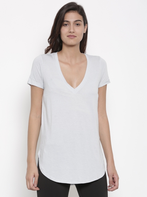 

FOREVER 21 Women Off-White Solid V-Neck T-shirt
