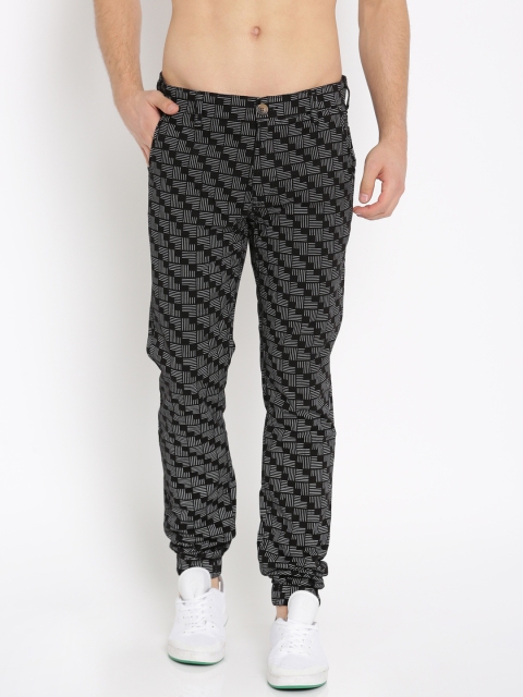 

Roadster Men Black & White Slim Fit Printed Joggers
