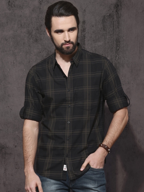 

Roadster Time Travlr Men Black & Green Regular Fit Checked Casual Shirt