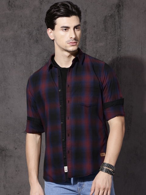 

Roadster Men Black & Red Lightweight Regular Fit Shadow Checks Casual Shirt