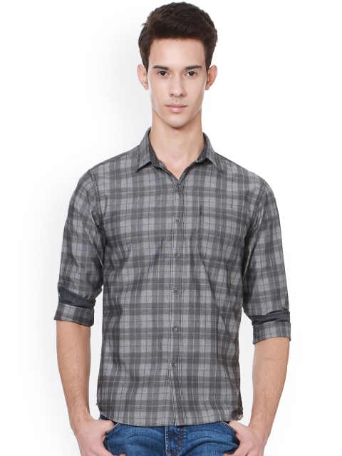 

People Men Grey & White Checked Slim Shirt