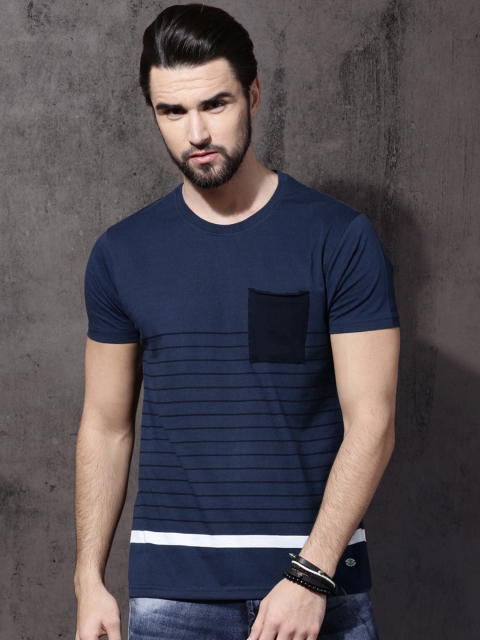 

Roadster Men Blue Striped Round Neck T-shirt