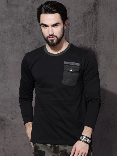 

Roadster Men Black Solid Round Neck T-shirt