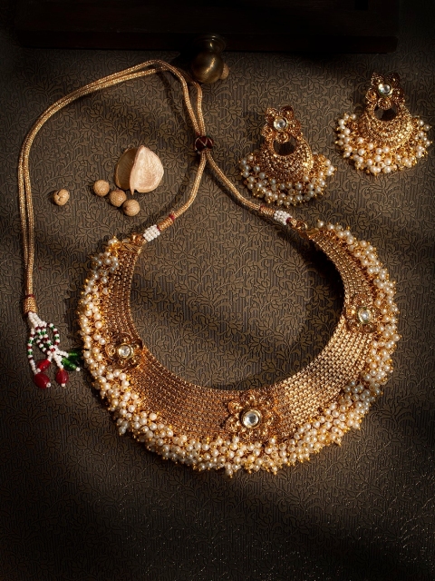 

Rubans Gold-Toned Textured Jewellery Set