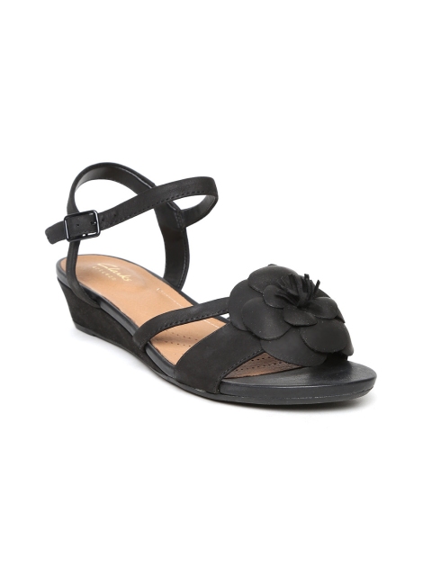 

Clarks Women Black Floral Leather Sandals