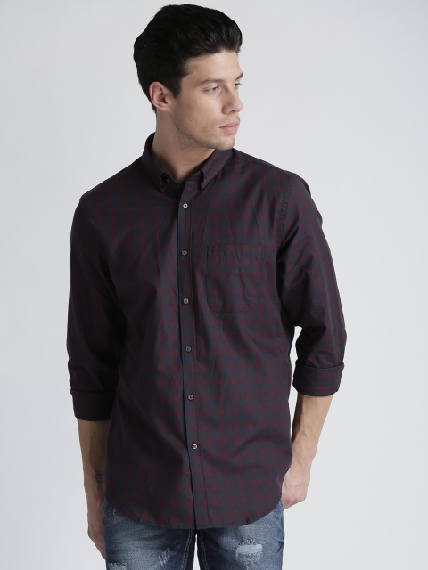 

Splash Men Navy & Burgundy Slim Fit Checked Casual Shirt, Navy blue