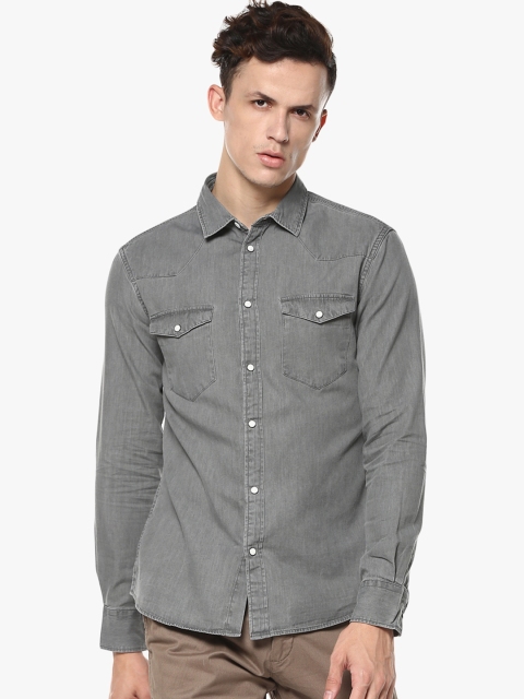 

Celio Men Charcoal Grey Regular Fit Solid Casual Chambray Shirt