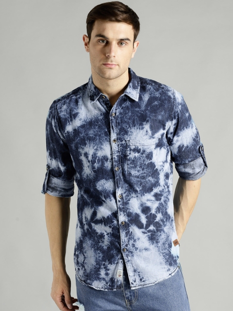 

Roadster Men Blue Regular Fit Dyed Chambray Casual Shirt