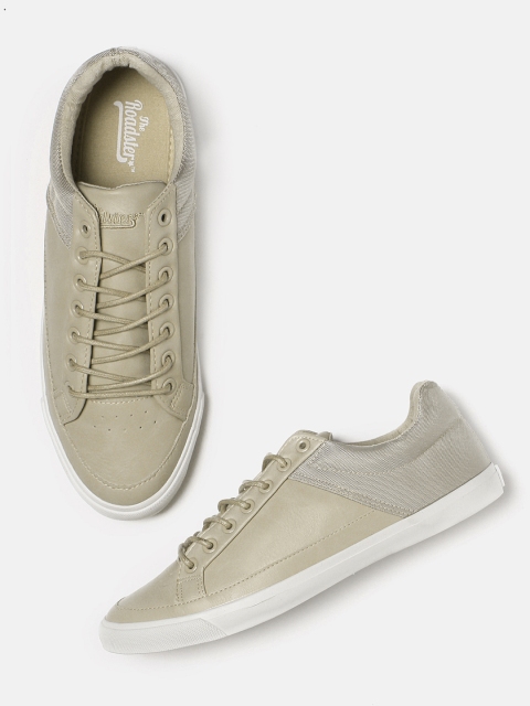 

Roadster Men Beige Sneakers