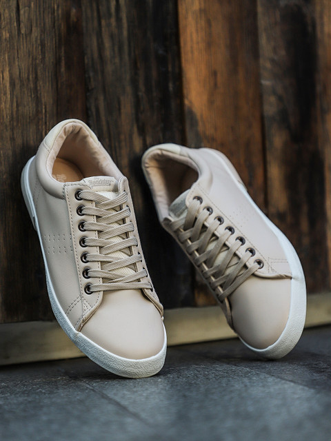 

Roadster Men Beige Sneakers
