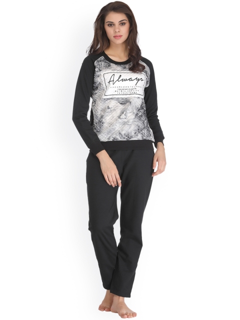 

Clovia Women Black & Grey Printed Nightsuit LSW074P05