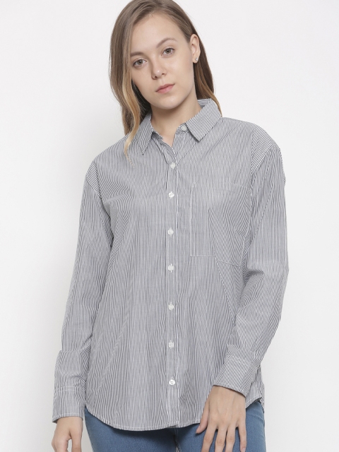 

FOREVER 21 Women White & Grey Regular Fit Striped Casual Shirt