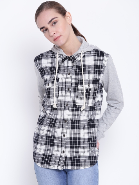 

FOREVER 21 Women Black & White Regular Fit Checked Casual Shirt