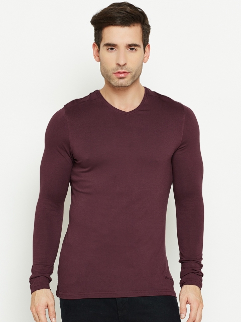 

Blackberrys Men Burgundy Solid V-Neck T-shirt