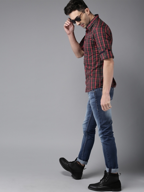 

HERE&NOW Men Olive Green & Red Regular Fit Checked Casual Shirt