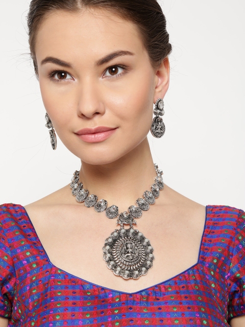 

Zaveri Pearls Oxidised Silver-Toned Textured Stone-Studded Jewellery Set