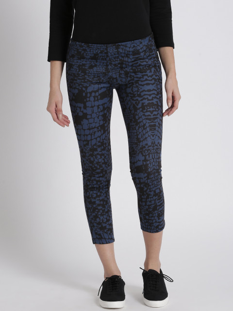 

Chemistry Women Black & Blue Tapered Fit Printed Regular Trousers