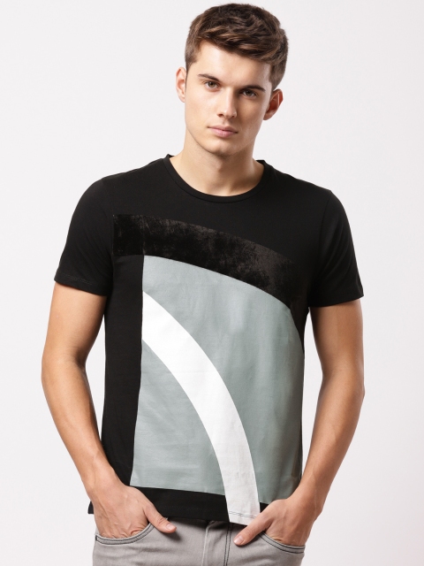 

ether Men Black & Grey Colourblocked Round Neck T-shirt