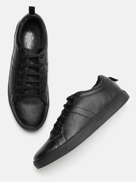 

Roadster Men Black Sneakers
