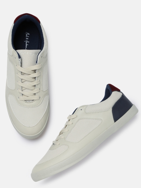 

Mast & Harbour Men Beige & Navy Sneakers