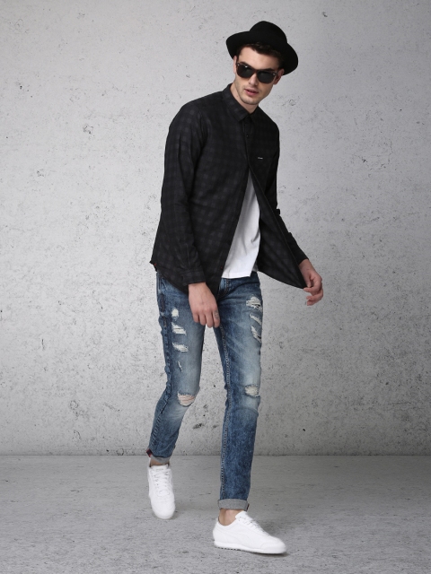 

Ecko Unltd Men Grey & Black Slim Fit Checked Casual Shirt