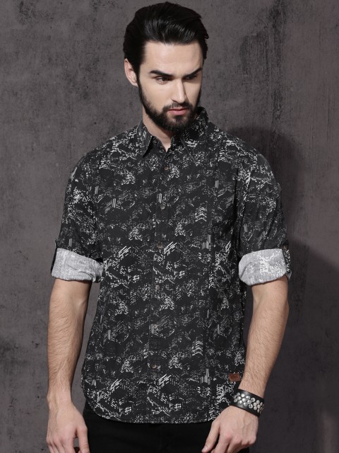

Roadster Men Black & White Regular Fit Printed Casual Shirt