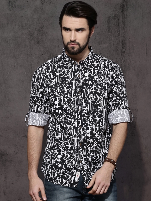 

Roadster Men Black & White Regular Fit Printed Casual Shirt