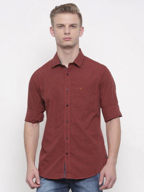 

The Indian Garage Co Men Red & Black Slim Fit Checked Casual Shirt