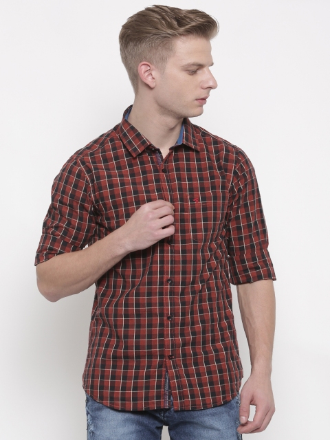 

The Indian Garage Co Men Maroon & Black Slim Fit Checked Casual Shirt