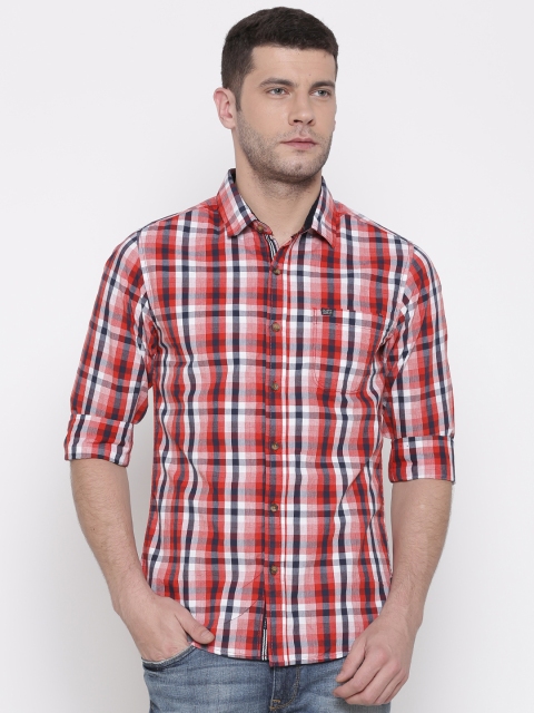 

The Indian Garage Co Men Red & White Slim Fit Checked Casual Shirt