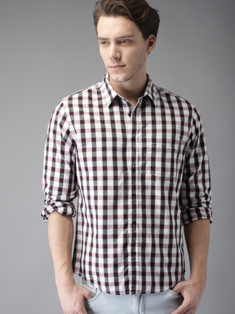 

Moda Rapido Men Off-White & Black Regular Fit Checked Casual Shirt