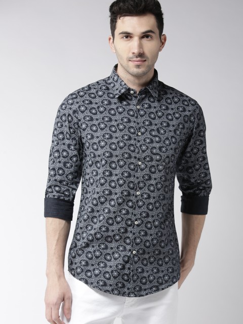 

Arrow New York Men Black & White Snug Fit Printed Casual Shirt