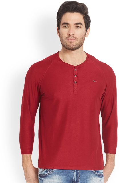 

SPYKAR Men Red Solid Henley Neck Regular Fit T-shirt