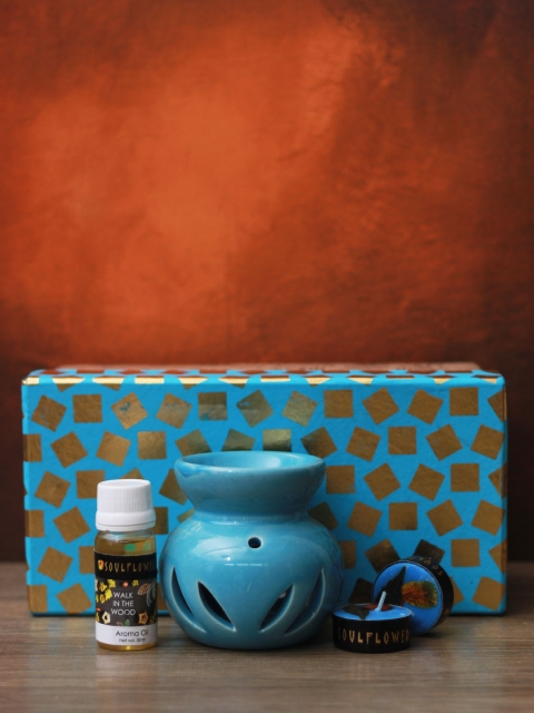 

Soulflower Walk in the Wood Round Candle Blue Diffuser