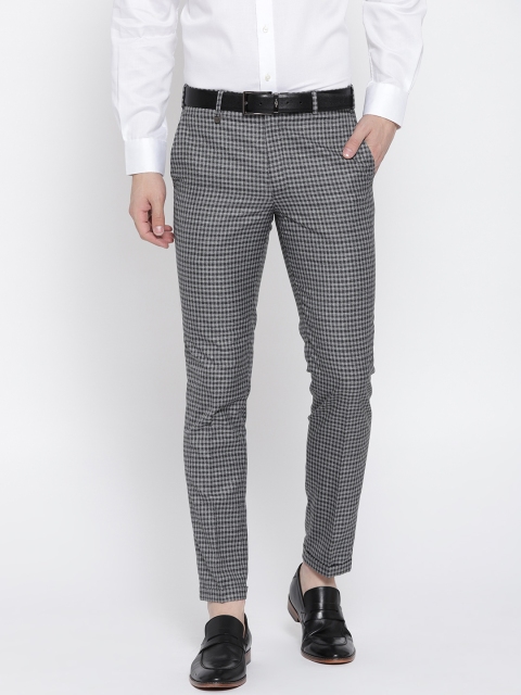 

Park Avenue Men Charcoal Grey Regular Fit Checked Formal Trousers