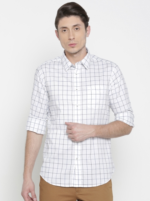 

Indian Terrain Men White & Blue Regular Fit Checked Casual Shirt