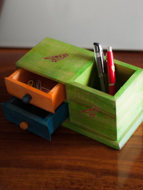 

ExclusiveLane Multicoloured Wooden Parrot Table Organiser, Multi