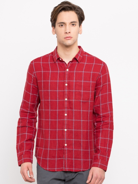 

Levis Men Red Regular Fit Checked Casual Shirt