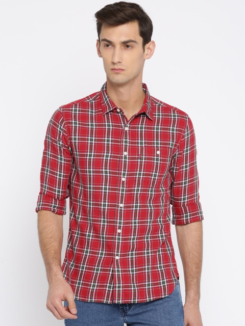 

Levis Men Red & Off-White Slim Fit Checked Casual Shirt
