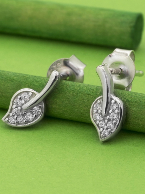 

Peora Silver-Toned & White Leaf Shaped Studs