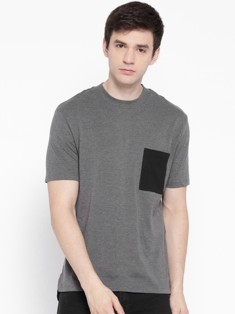 

MANGO MAN Men Grey Solid Round Neck T-shirt